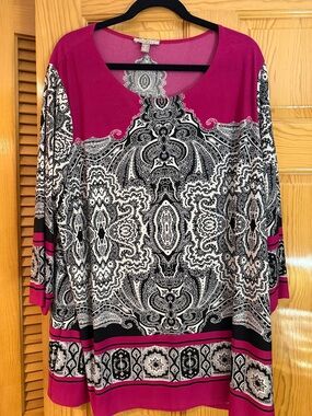 Roz & Ali Magenta, Black and White Paisley Scoop Neck Tunic